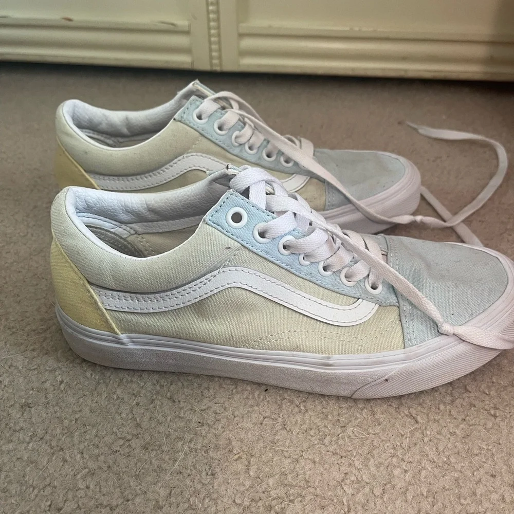 Vans - Picture 2 of 5